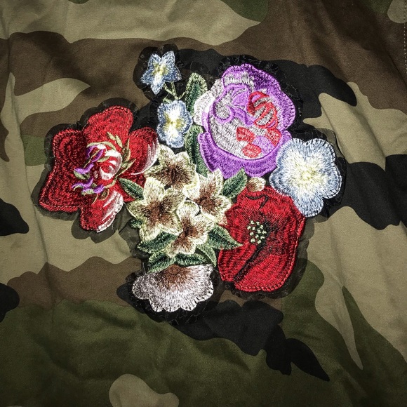 Camo Embroidered Cargo Jacket - Picture 6 of 6